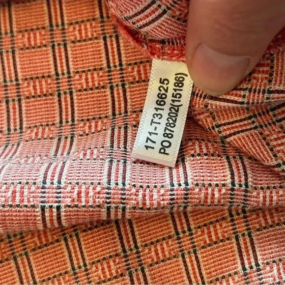 Tommy Bahama 100 % Silk Men’s Medium Geometric Pattern Red Black EUC Button Down - Picture 6 of 8
